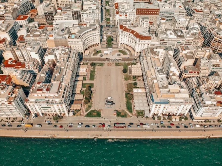 Erkundung der Anreisemöglichkeiten vom Flughafen Thessaloniki