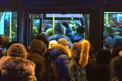 Mit dem bus vom Flughafen Murmansk
