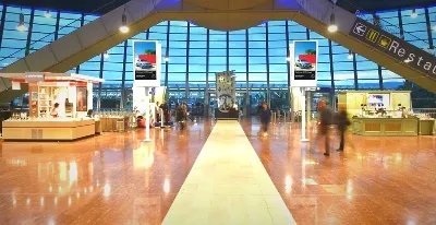 Schöner Flughafen im Terminal