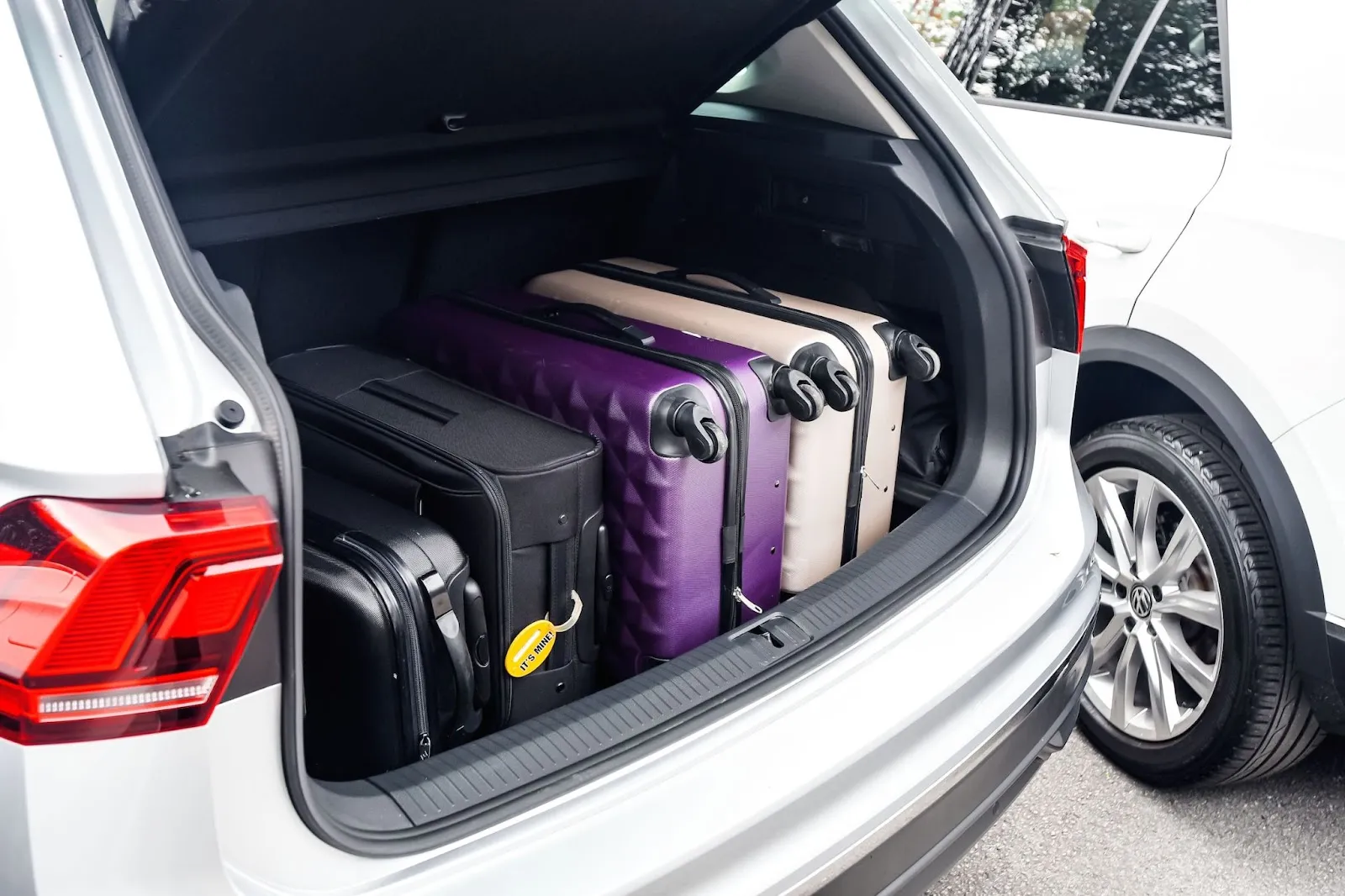 Komfortables Auto mit Fahrer
